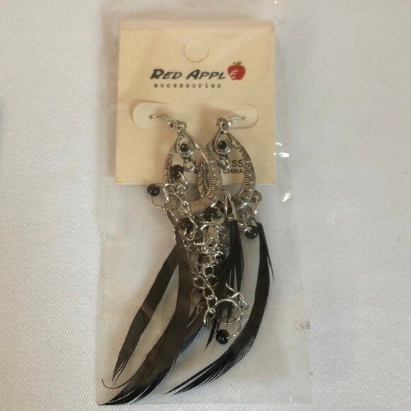 Red Apple Accessories Teardrop Chain Feather Dangle Earrings Silver Tone NOC - Picture 6 of 8